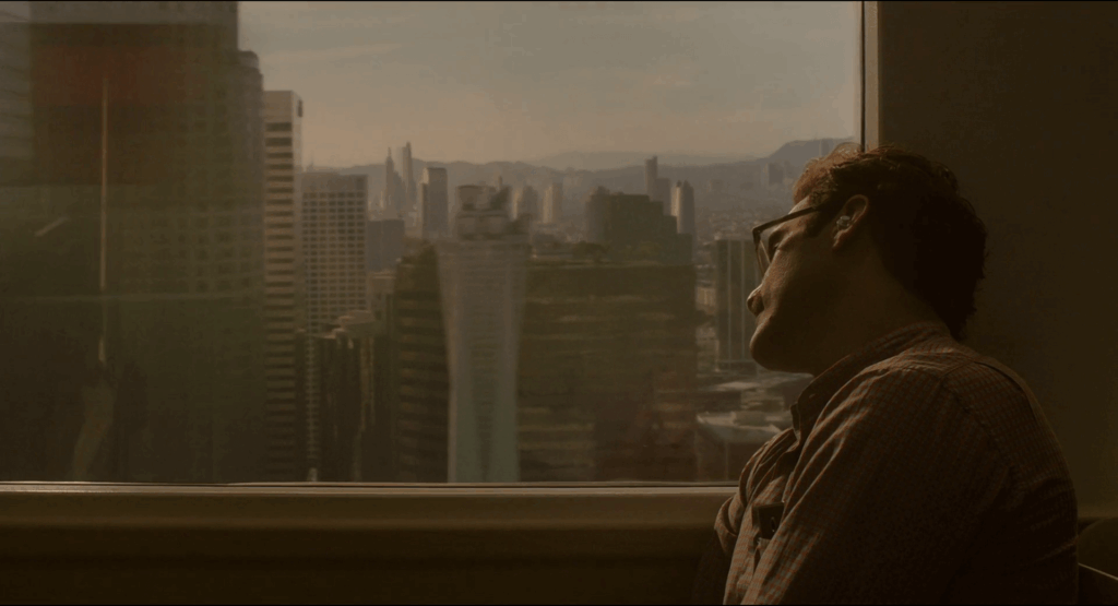 Crítica y Reseña de Her - Spike Jonze - Joaquin Phoenix mirando la ciudad por la ventana